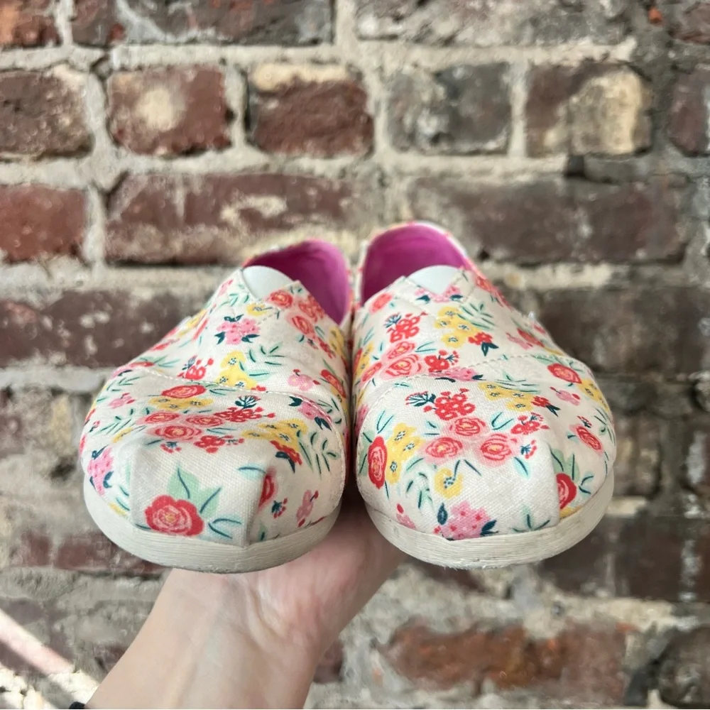 TOMS x Paper Source Colorful Floral Canvas Slip-Ons - Picture 4 of 6